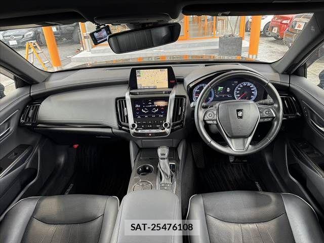 Toyota CROWN SEDAN 2019-08 8741362-1