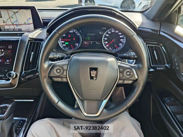 Toyota CROWN SEDAN 2020-01 8741357-12