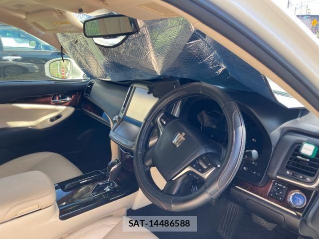 Toyota CROWN SEDAN 2016-10 8741429-12