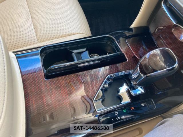 Toyota CROWN SEDAN 2016-10 8741429-21