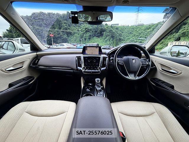 Toyota CROWN SEDAN 2019-04 8741407-1