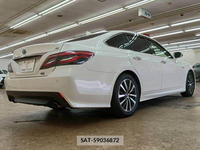 Toyota CROWN SEDAN 2018-07 8741410-17