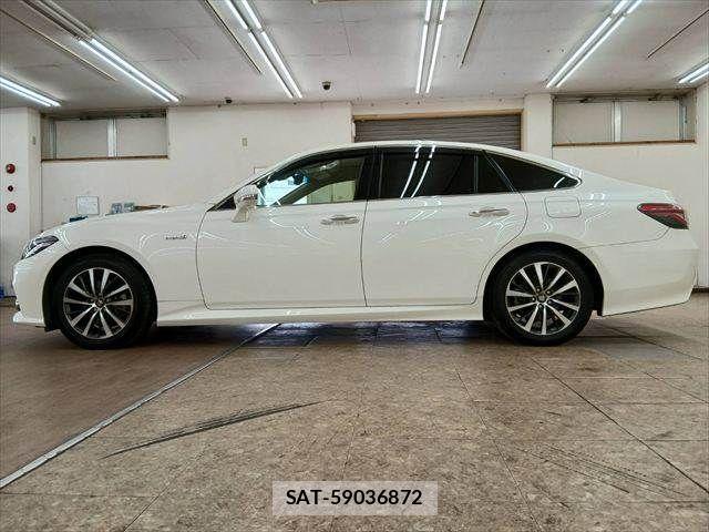 Toyota CROWN SEDAN 2018-07 8741410-19