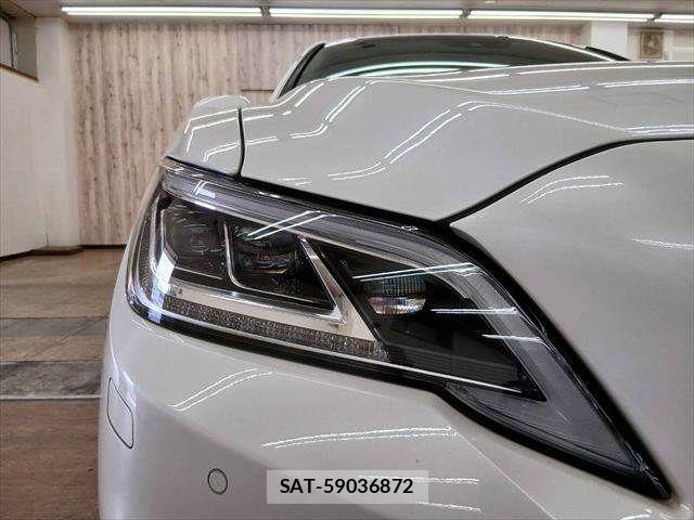 Toyota CROWN SEDAN 2018-07 8741410-22