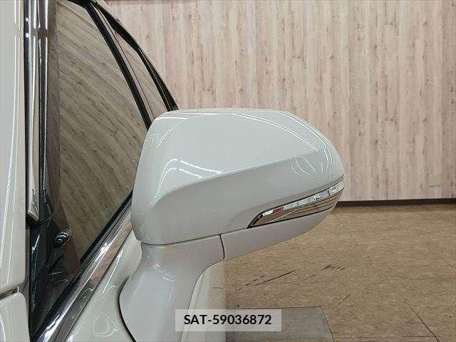 Toyota CROWN SEDAN 2018-07 8741410-24