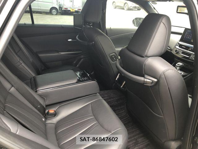 Toyota CROWN SEDAN 2023-03 8741378-10