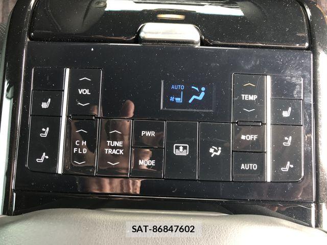 Toyota CROWN SEDAN 2023-03 8741378-11