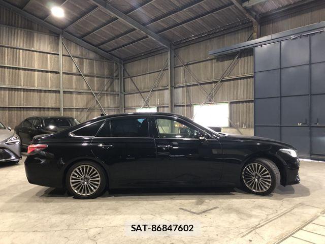 Toyota CROWN SEDAN 2023-03 8741378-16