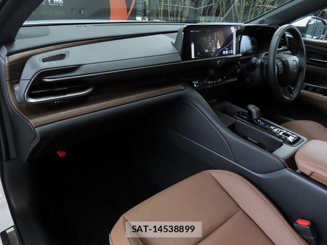 Toyota CROWN SEDAN 2026-04 8741352-20