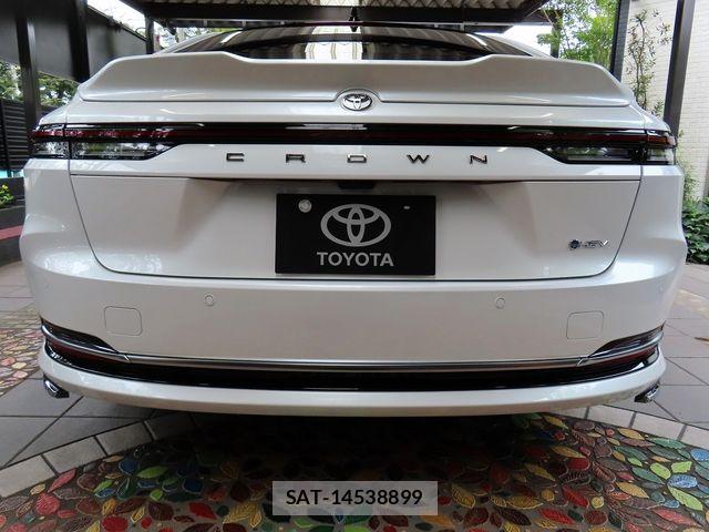 Toyota CROWN SEDAN 2026-04 8741352-5