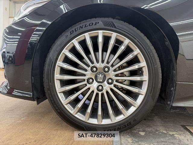Toyota CROWN SEDAN 2021-08 8741391-28