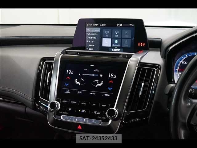 Toyota CROWN SEDAN 2019-01 8779867-10