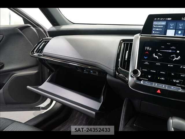 Toyota CROWN SEDAN 2019-01 8779867-12