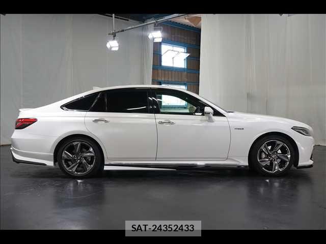 Toyota CROWN SEDAN 2019-01 8779867-15