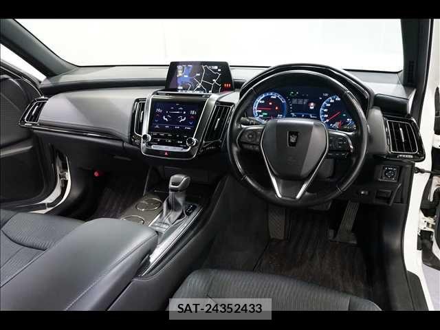 Toyota CROWN SEDAN 2019-01 8779867-1