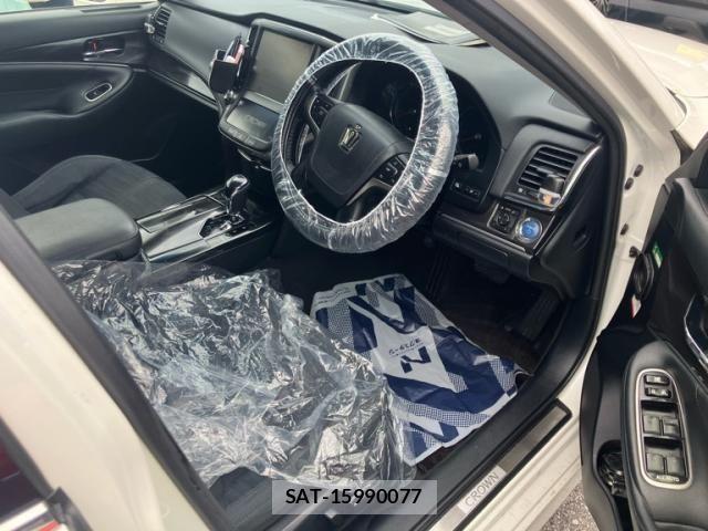 Toyota CROWN SEDAN 2014-01 8779890-10