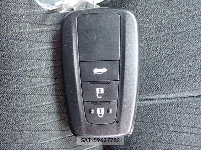 Toyota CROWN SEDAN 2019-03 8779883-16