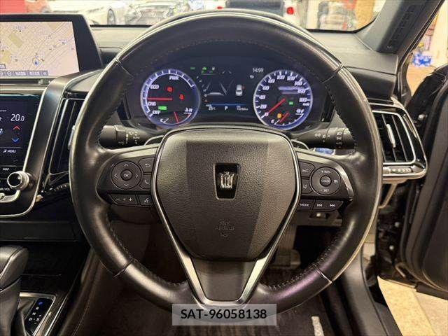 Toyota CROWN SEDAN 2020-04 8779884-9