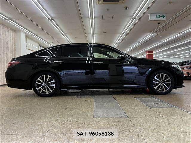 Toyota CROWN SEDAN 2020-04 8779884-15