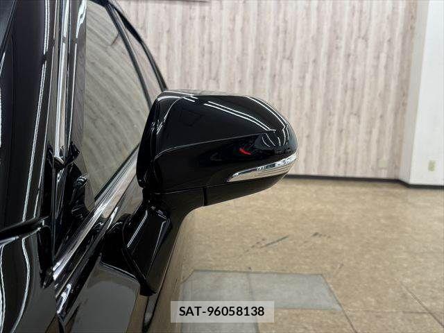 Toyota CROWN SEDAN 2020-04 8779884-22