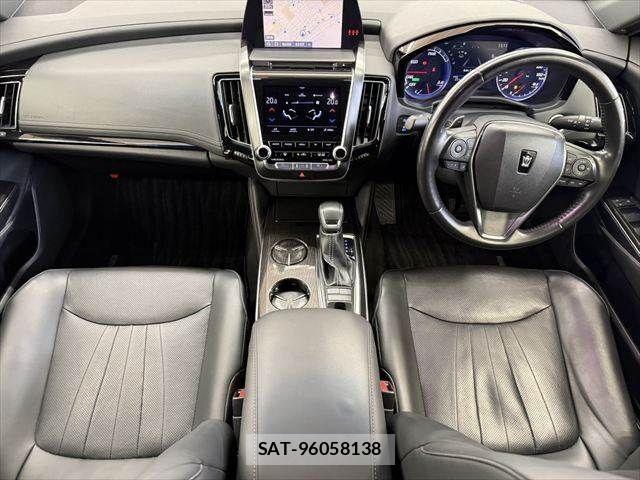 Toyota CROWN SEDAN 2020-04 8779884-2