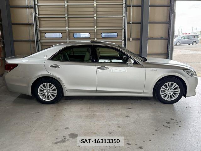 Toyota CROWN SEDAN 2013-10 8779887-5