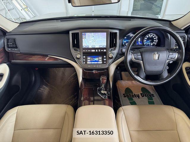 Toyota CROWN SEDAN 2013-10 8779887-8