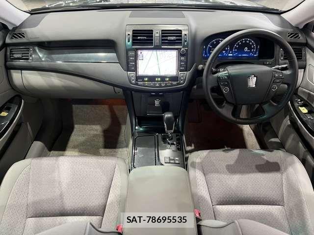 Toyota CROWN SEDAN 2009-11 8779892-16