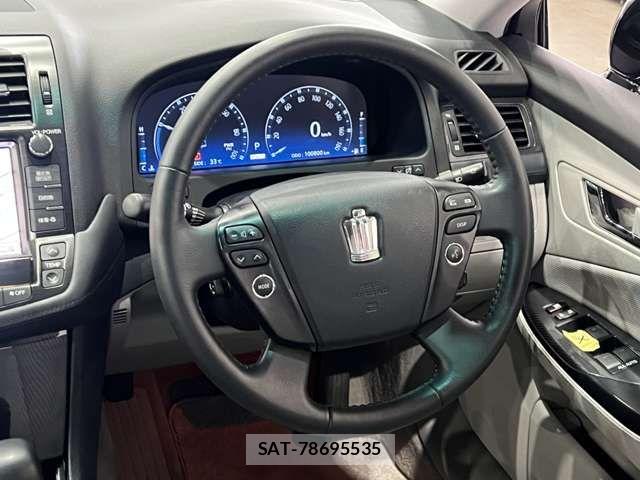 Toyota CROWN SEDAN 2009-11 8779892-17