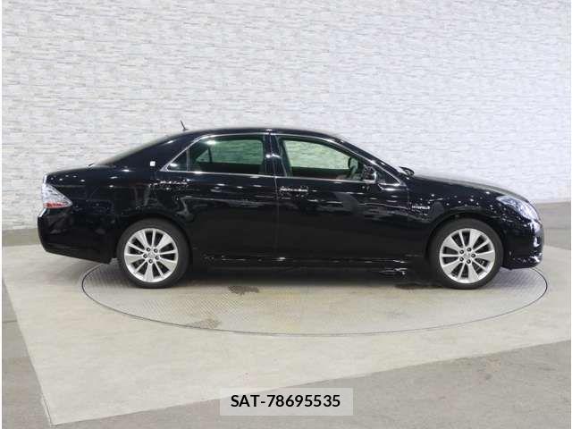 Toyota CROWN SEDAN 2009-11 8779892-8