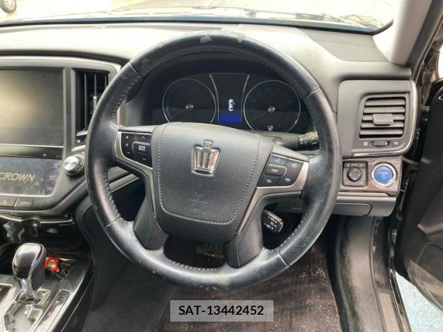 Toyota CROWN SEDAN 2013-11 8779886-9