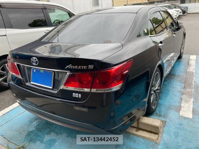 Toyota CROWN SEDAN 2013-11 8779886-2