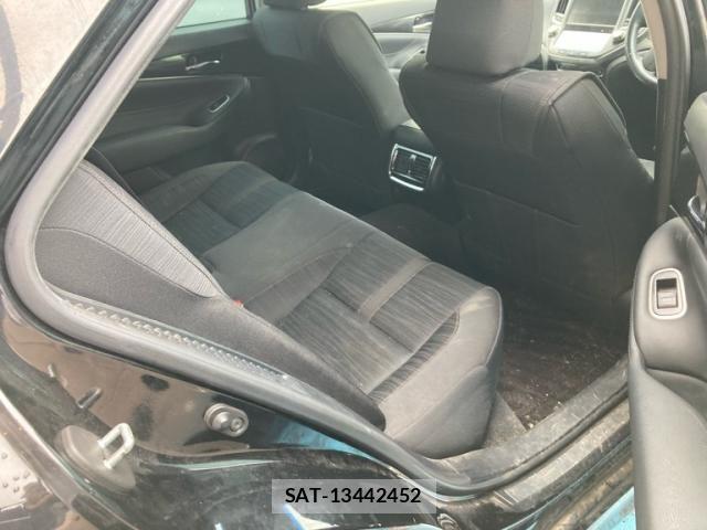 Toyota CROWN SEDAN 2013-11 8779886-7