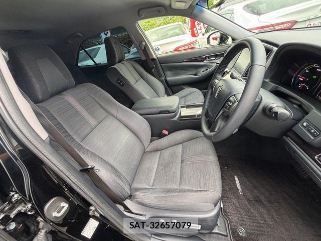 Toyota CROWN SEDAN 2016-08 8779888-12