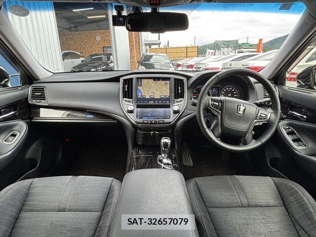 Toyota CROWN SEDAN 2016-08 8779888-1