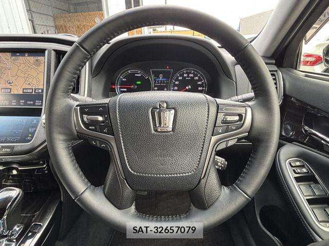 Toyota CROWN SEDAN 2016-08 8779888-2
