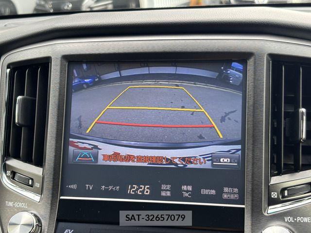 Toyota CROWN SEDAN 2016-08 8779888-6