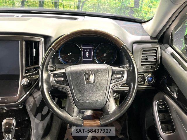 Toyota CROWN SEDAN 2018-08 8779866-10