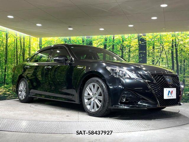 Toyota CROWN SEDAN 2018-08 8779866-15