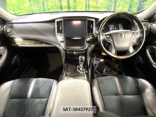 Toyota CROWN SEDAN 2018-08 8779866-1