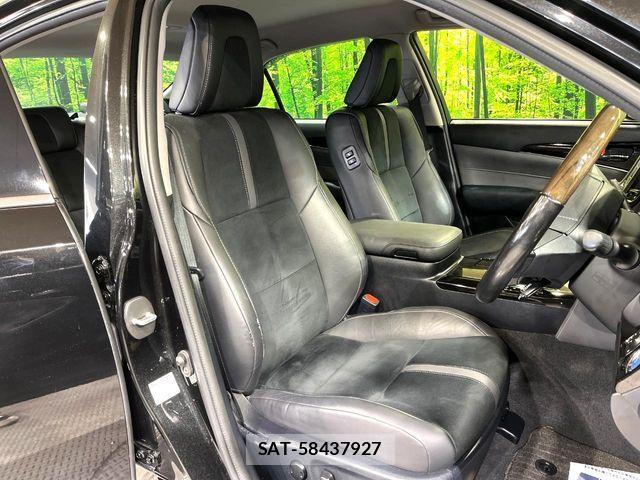 Toyota CROWN SEDAN 2018-08 8779866-7