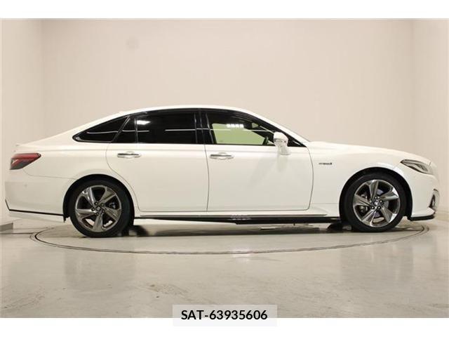 Toyota CROWN SEDAN 2018-06 8779875-12