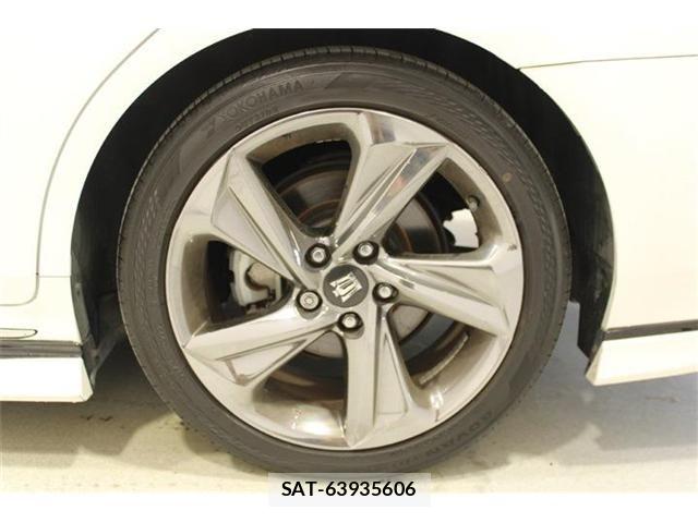 Toyota CROWN SEDAN 2018-06 8779875-23