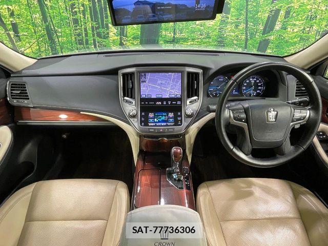 Toyota CROWN SEDAN 2013-06 8779889-1