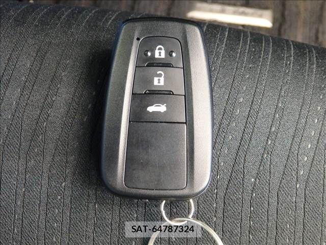 Toyota CROWN SEDAN 2021-03 8779860-13