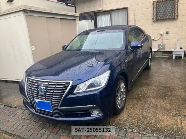 Toyota CROWN SEDAN 2013-11 8795640-1