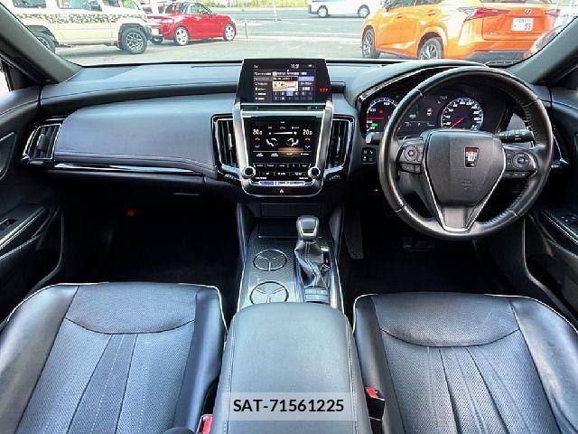 Toyota CROWN SEDAN 2018-06 8795620-1