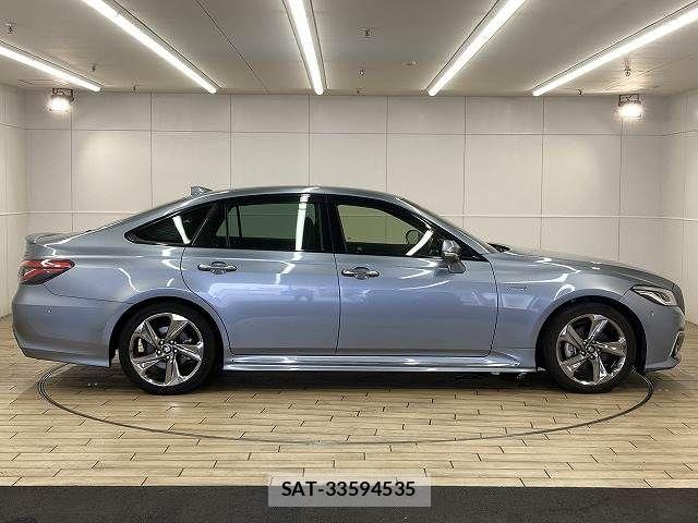 Toyota CROWN SEDAN 2019-06 8795619-17