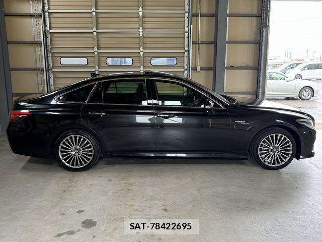 Toyota CROWN SEDAN 2018-09 8795626-20