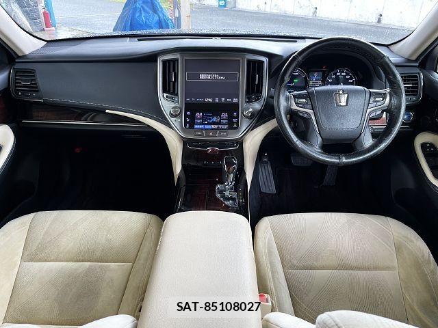 Toyota CROWN SEDAN 2016-05 8795633-1